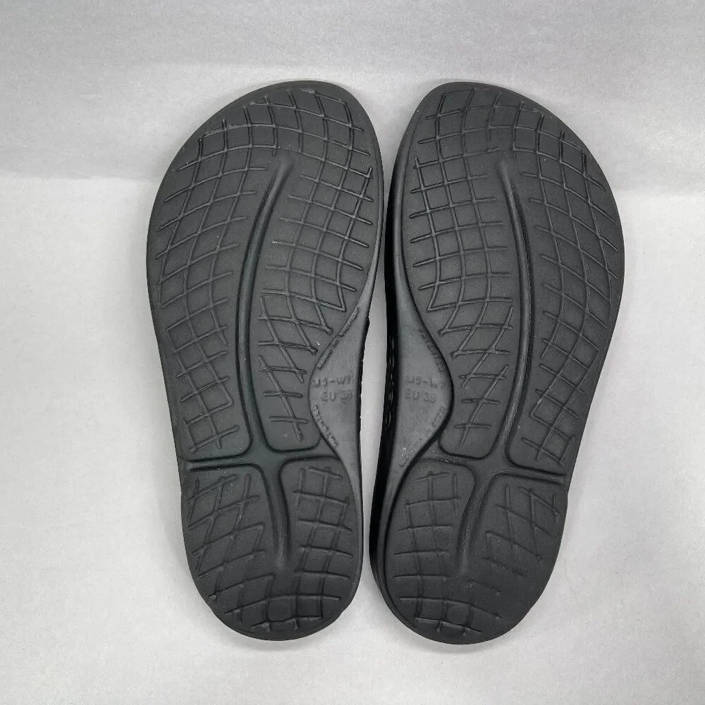 Oofos Women's Size 7 Black Original Sport‎ Flip Flop Sandals